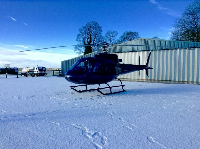  Volo in elicottero sulla neve 